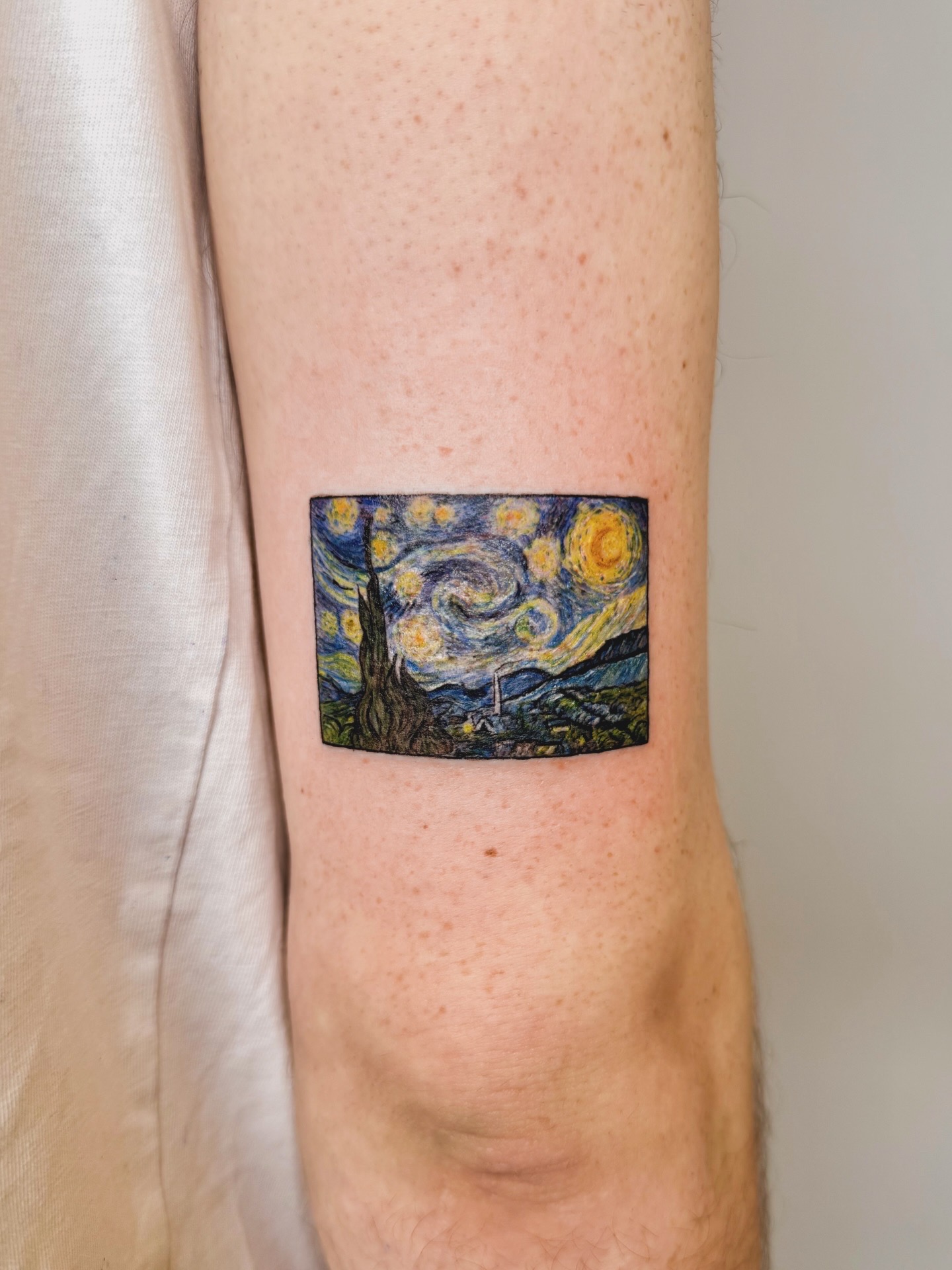 Zartes Fine Line Tattoo in Antalya von Emy