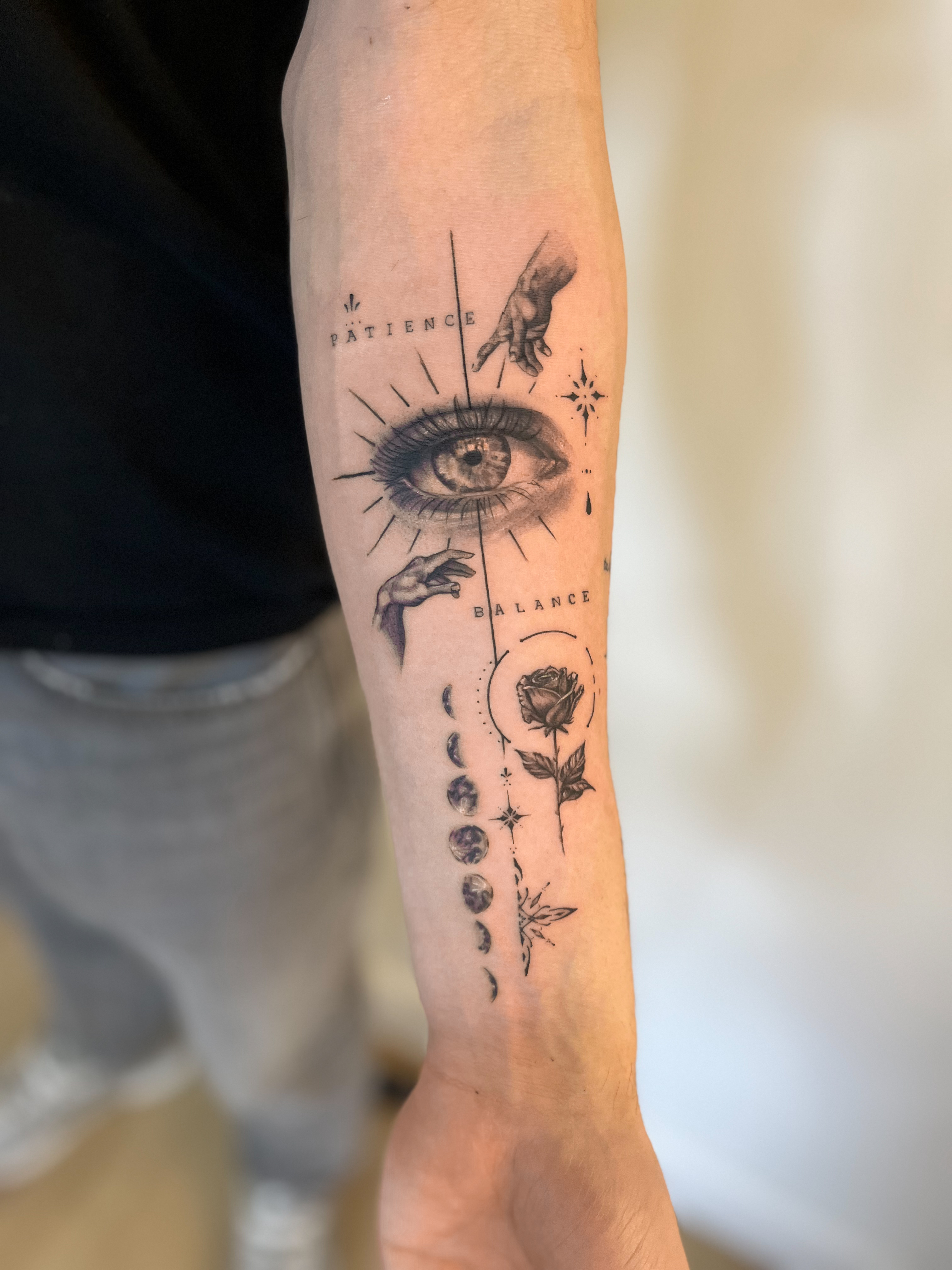 İstanbul dövme stüdyosunda profesyonel sanatçı tarafından yapılmış detaylı gerçekçi dövme çalışması